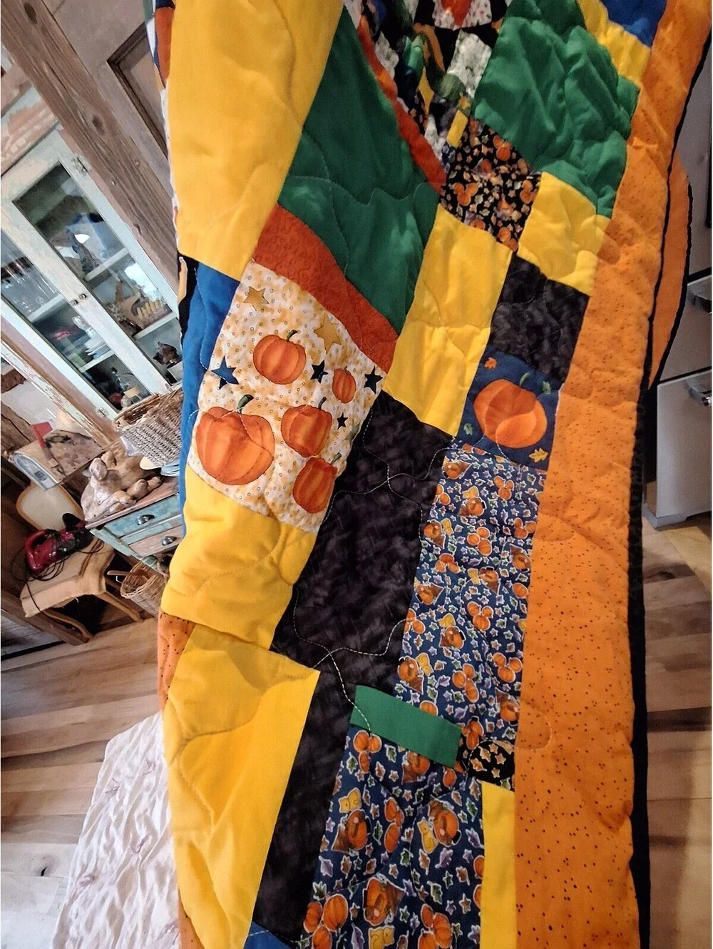 Quilt, hand made, Halloween, pumpkins, cats, unused, impeccable .